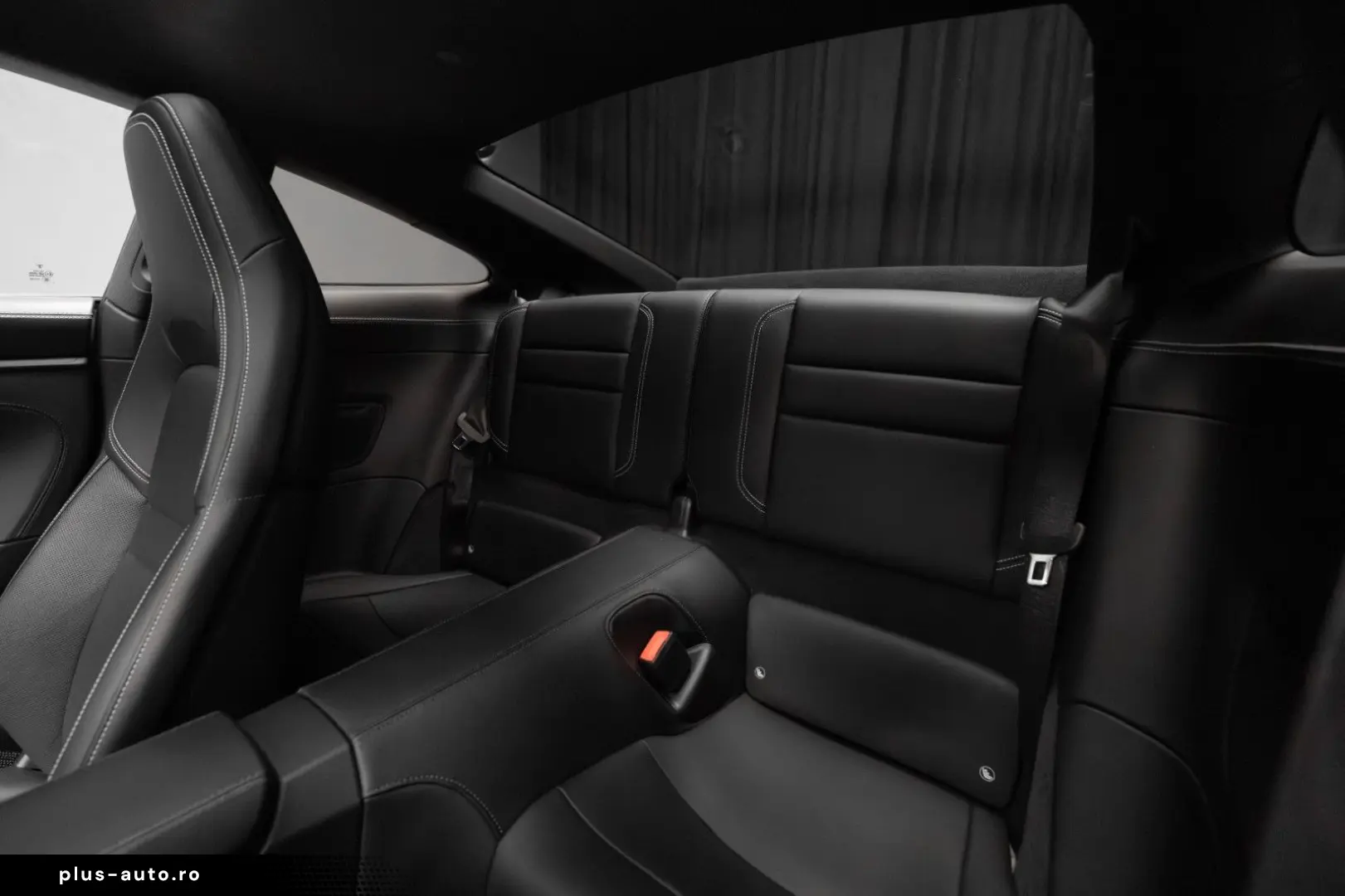 PORSCHE 911 Carrera 4 GTS