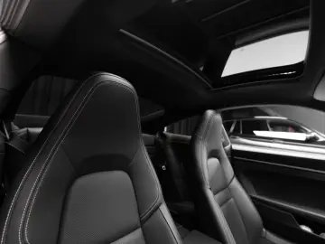 PORSCHE 911 Carrera 4 GTS