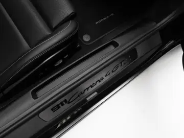 PORSCHE 911 Carrera 4 GTS