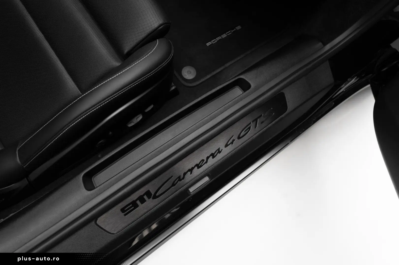 PORSCHE 911 Carrera 4 GTS