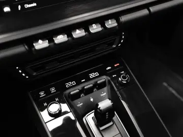 PORSCHE 911 Carrera 4 GTS