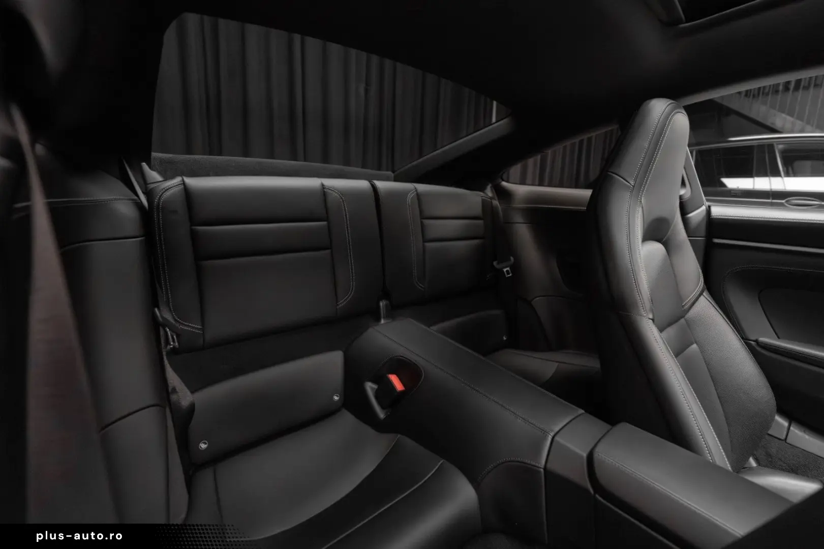 PORSCHE 911 Carrera 4 GTS