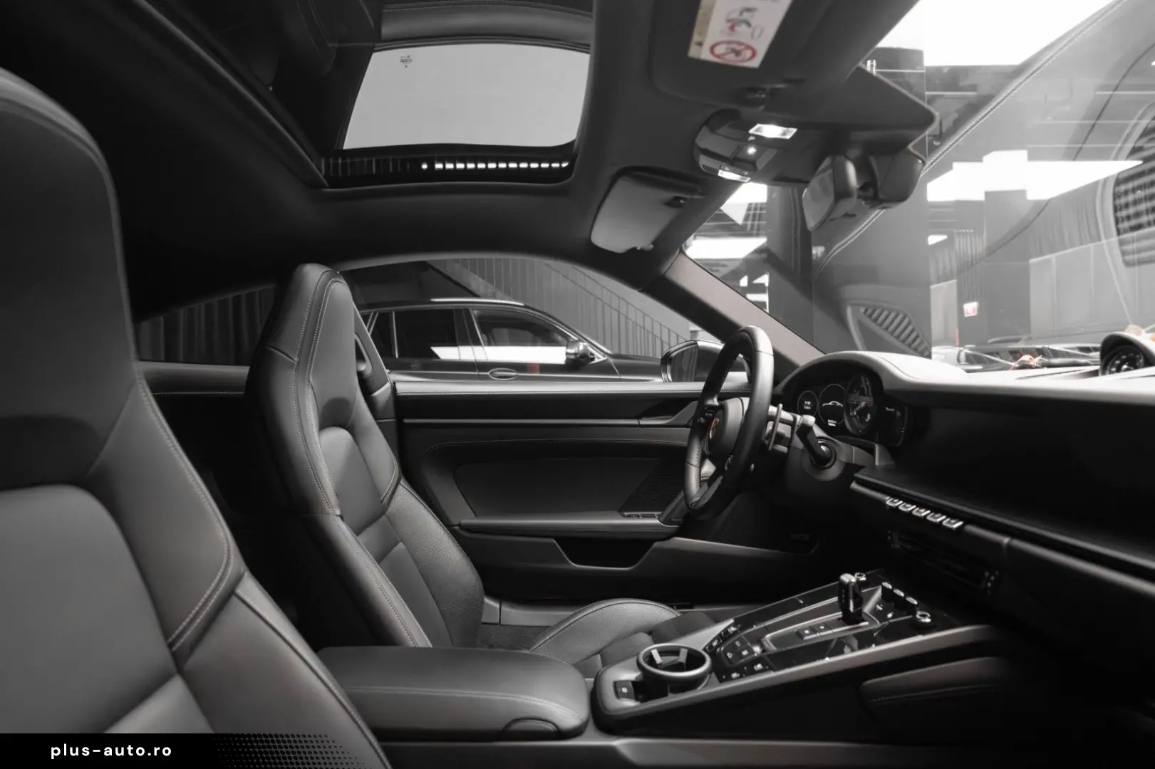 PORSCHE 911 Carrera 4 GTS