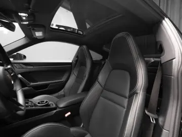 PORSCHE 911 Carrera 4 GTS