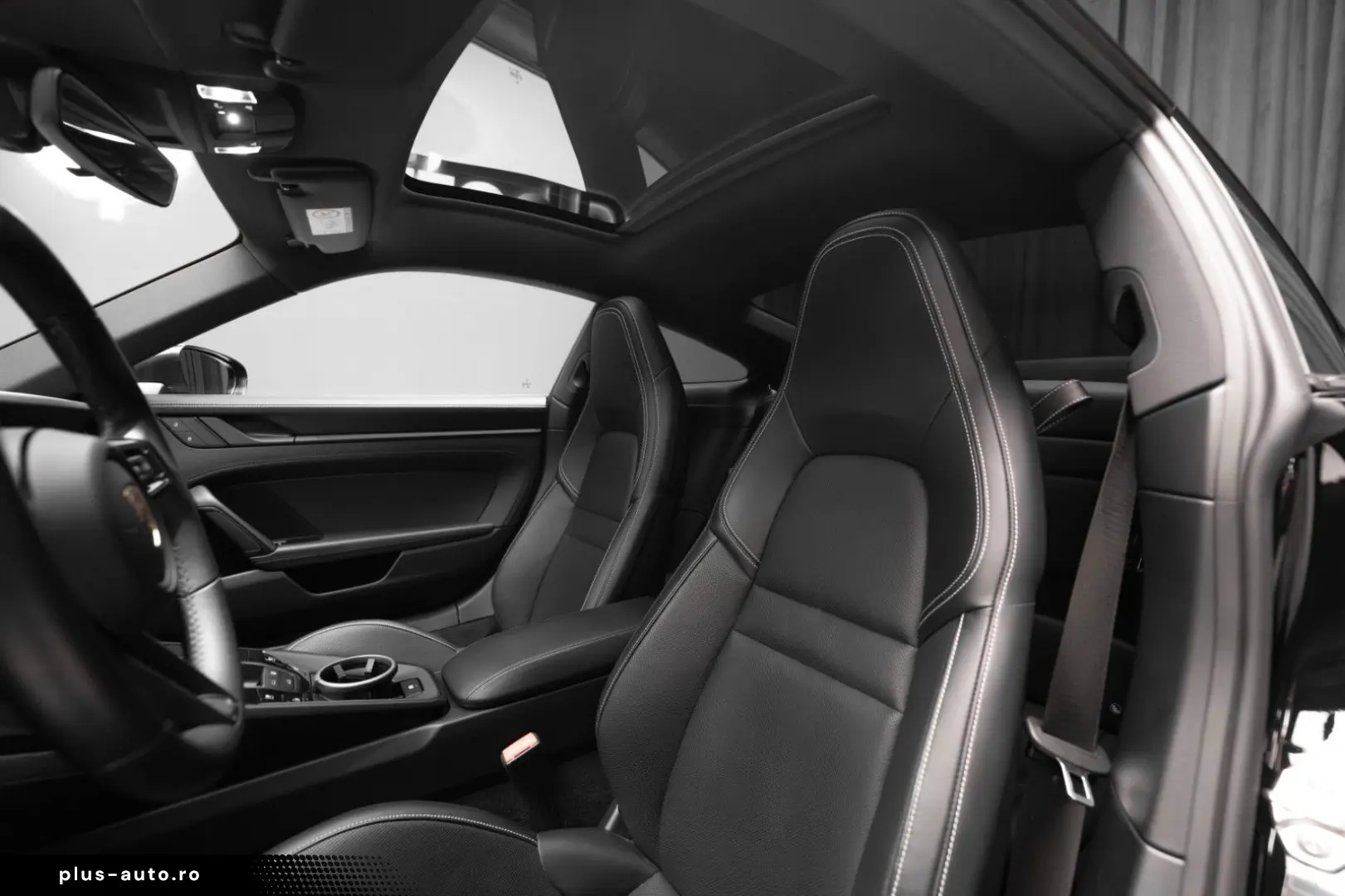 PORSCHE 911 Carrera 4 GTS