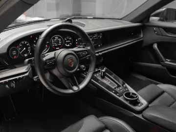 PORSCHE 911 Carrera 4 GTS