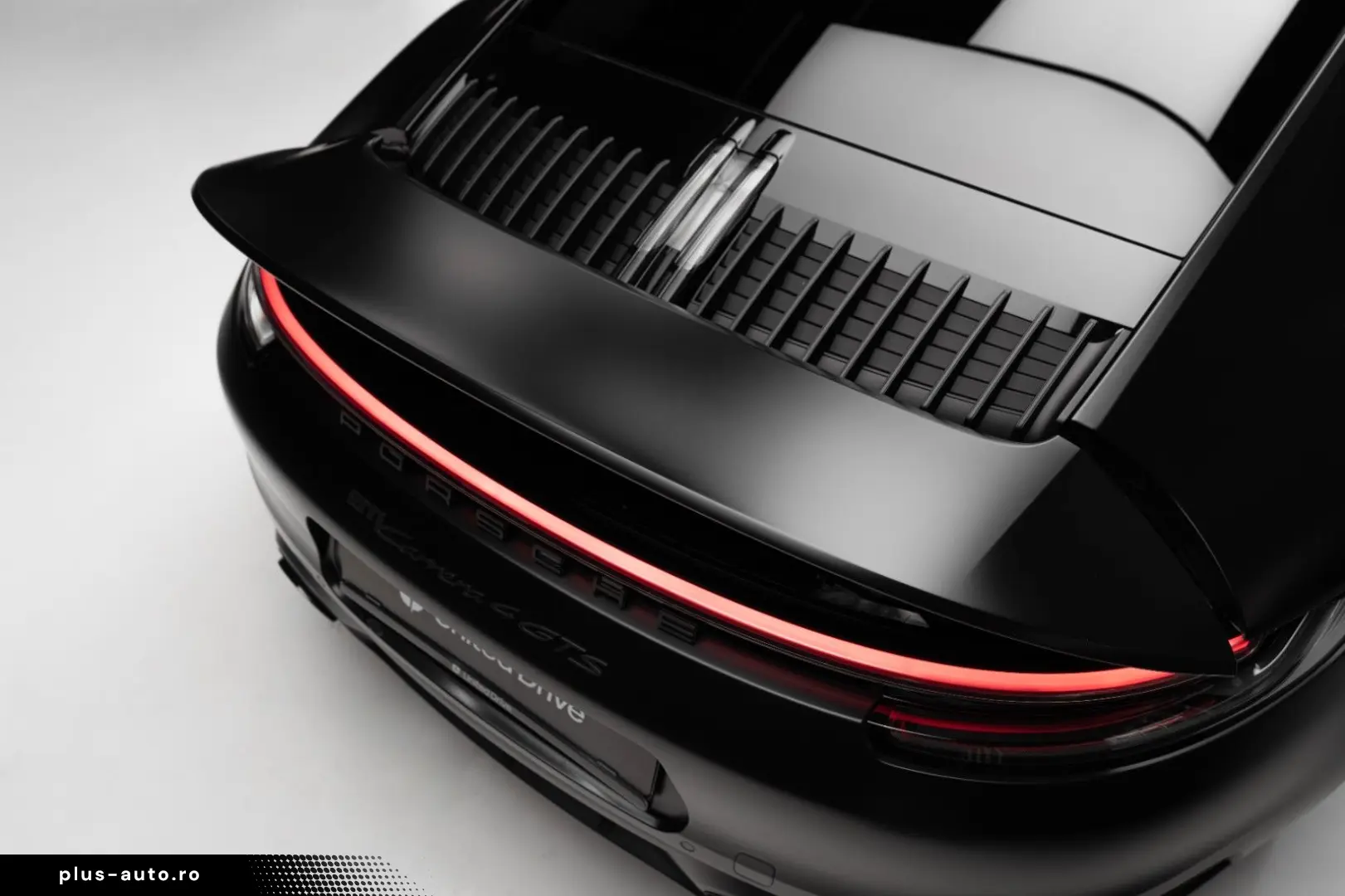 PORSCHE 911 Carrera 4 GTS