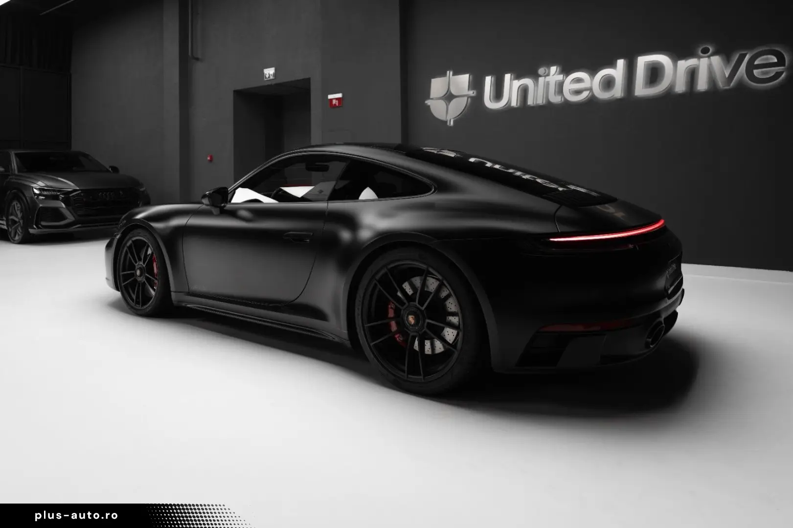 PORSCHE 911 Carrera 4 GTS