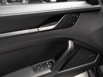 PORSCHE 911 Carrera 4 GTS