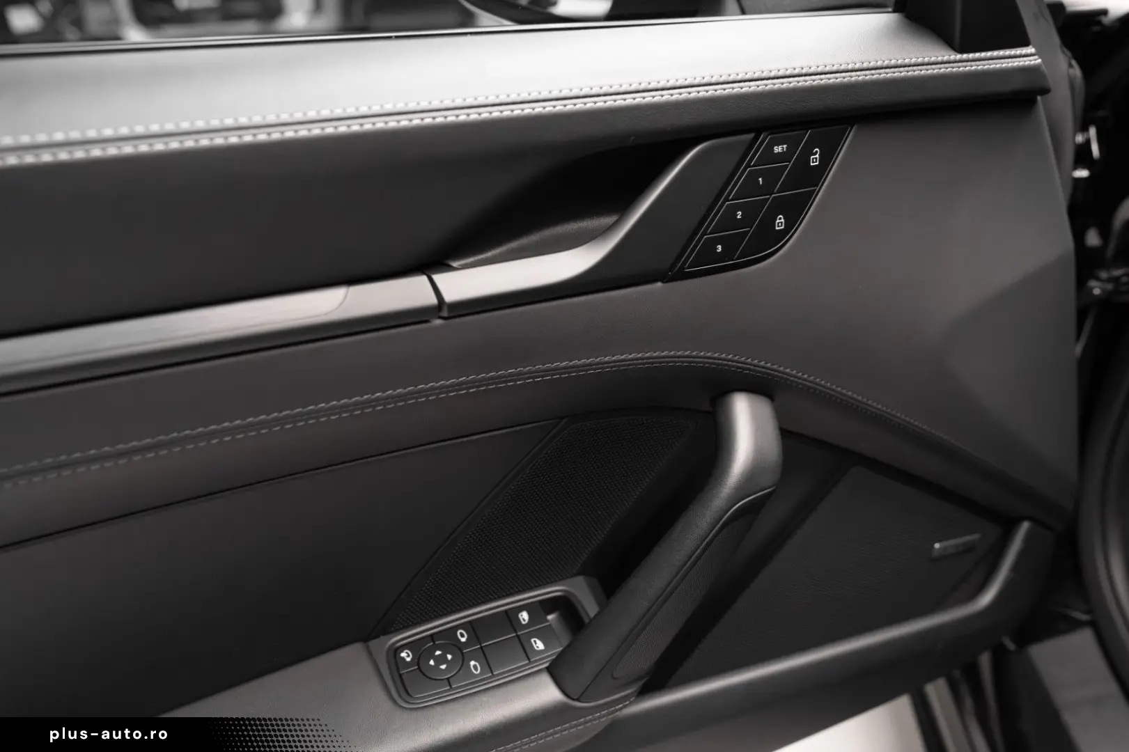 PORSCHE 911 Carrera 4 GTS