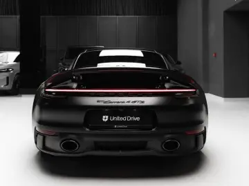 PORSCHE 911 Carrera 4 GTS