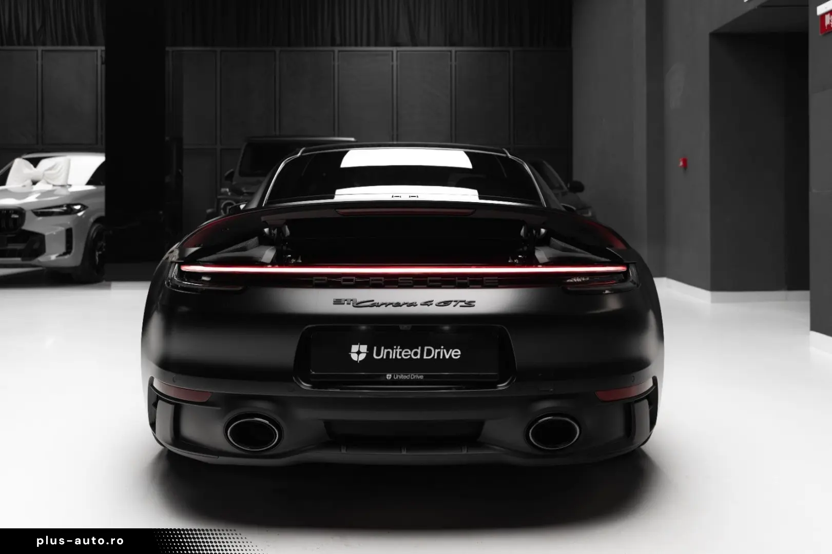 PORSCHE 911 Carrera 4 GTS