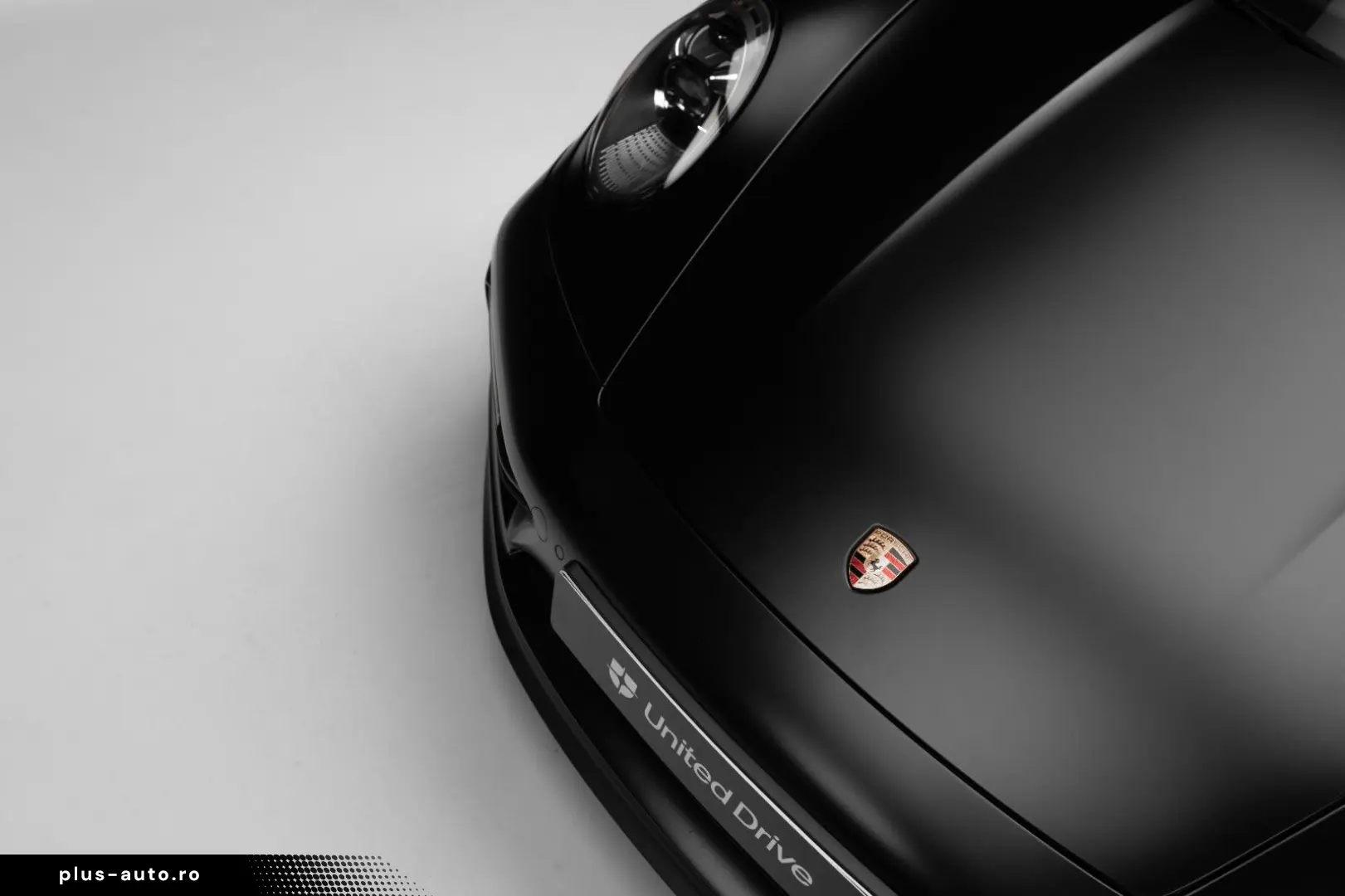 PORSCHE 911 Carrera 4 GTS