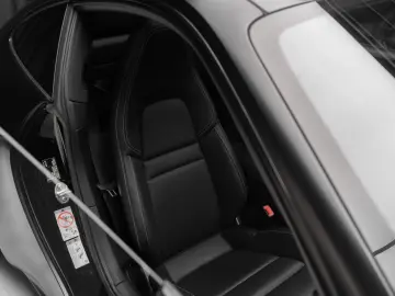 PORSCHE 911 Carrera 4 GTS