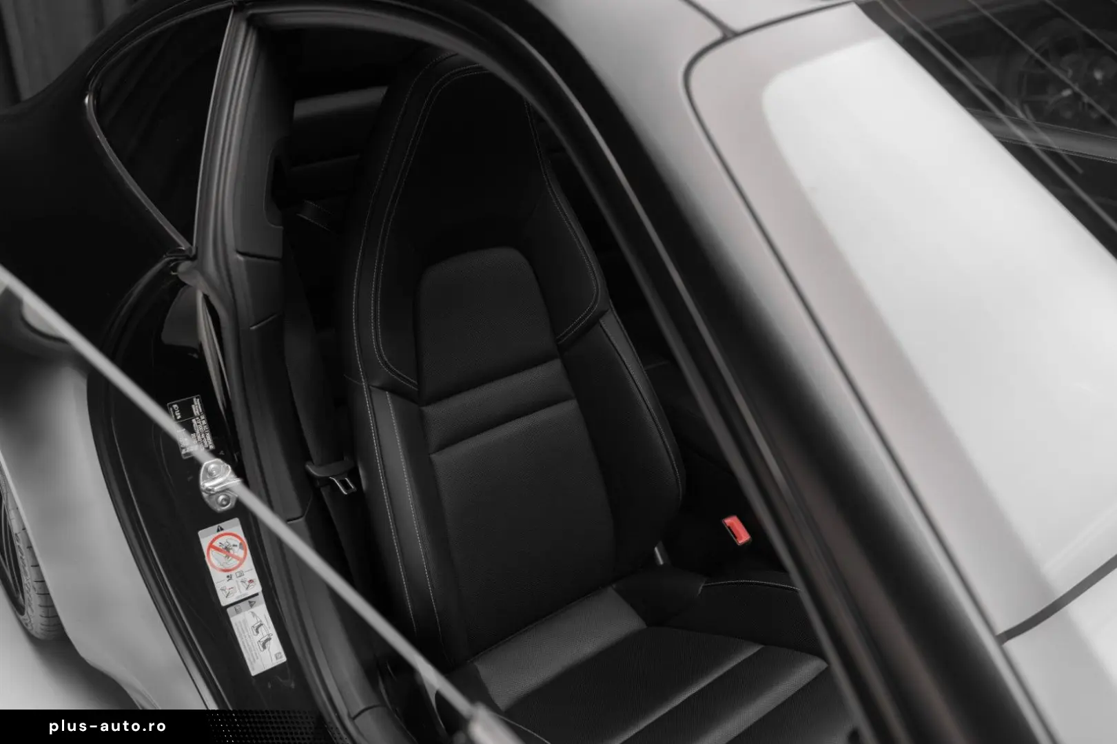 PORSCHE 911 Carrera 4 GTS