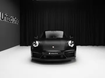 PORSCHE 911 Carrera 4 GTS