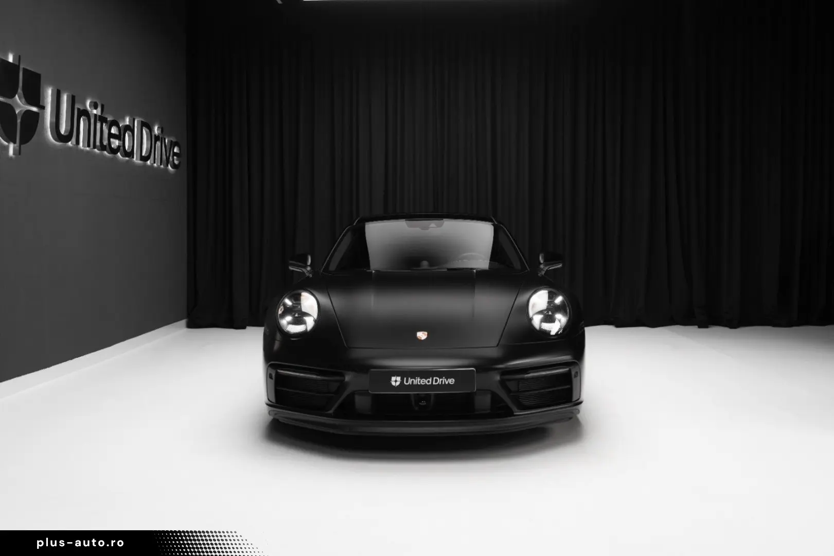 PORSCHE 911 Carrera 4 GTS