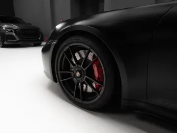 PORSCHE 911 Carrera 4 GTS