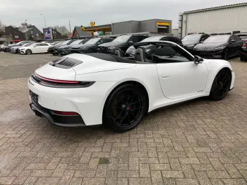 PORSCHE 911 Carrera 4 GTS T-Hybrid Cabrio Lift Chrono