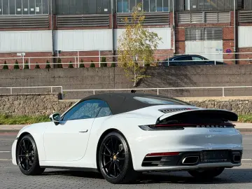 PORSCHE 911 Carrera Cabriolet Aut. 1 Hand Approved 02 28