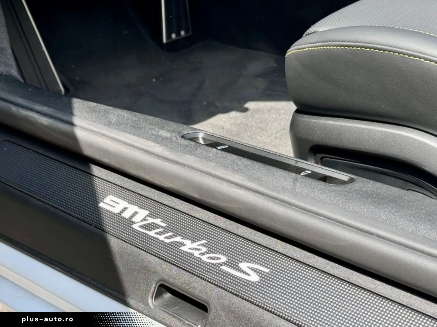 PORSCHE 911 Turbo S Cabriolet I Lift I Matrix