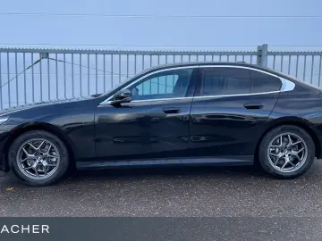 BMW 520i Lim adLED DrAss Park  Komfortzug. 18 LM
