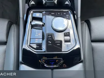 BMW 520i Lim adLED DrAss Park  Komfortzug. 18 LM