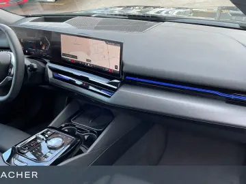 BMW 520i Lim adLED DrAss Park  Komfortzug. 18 LM