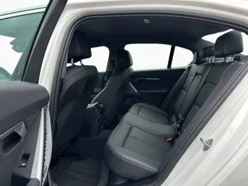 BMW 520d LCProf HUD H K DAB PA  Sitzbelüft Leas 399