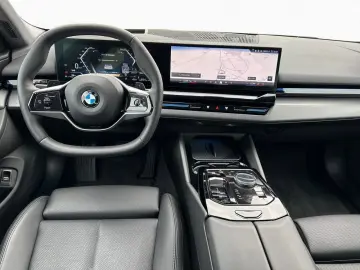 BMW 520d LCProf HUD H K DAB PA  Sitzbelüft Leas 399