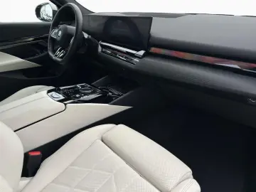 BMW 550e xDr Lim M SPORT PRO AdLED Pano B&W DAPro