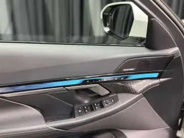 BMW 550e Lim. xDrive M SPORT CARBON PANO 21 ZOLL