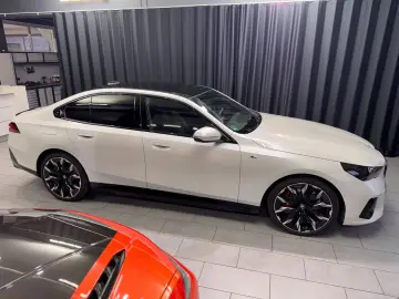 BMW 550e Lim. xDrive M SPORT CARBON PANO 21 ZOLL