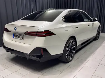 BMW 550e Lim. xDrive M SPORT CARBON PANO 21 ZOLL