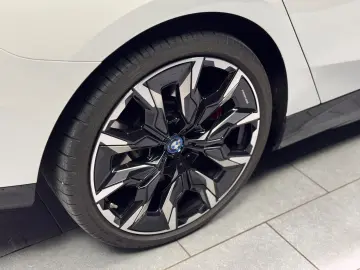 BMW 550e Lim. xDrive M SPORT CARBON PANO 21 ZOLL