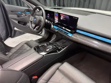 BMW 550e Lim. xDrive M SPORT CARBON PANO 21 ZOLL