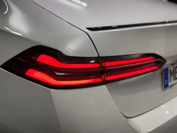 BMW 550e Lim. xDrive M SPORT CARBON PANO 21 ZOLL