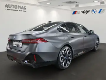 BMW 550e xDrive Limousine FrozenDeep DrivAssProf Par