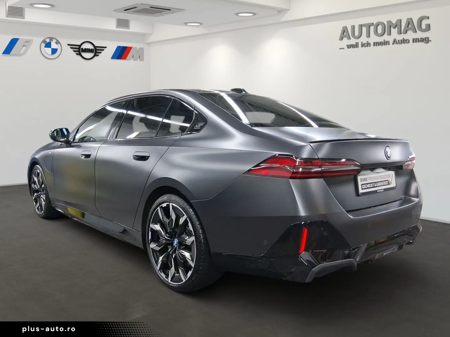 BMW 550e xDrive Limousine FrozenDeep DrivAssProf Par