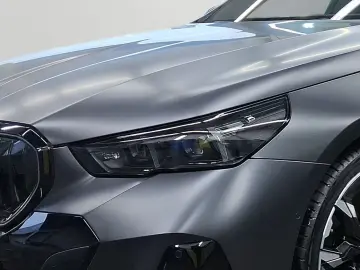 BMW 550e xDrive Limousine FrozenDeep DrivAssProf Par