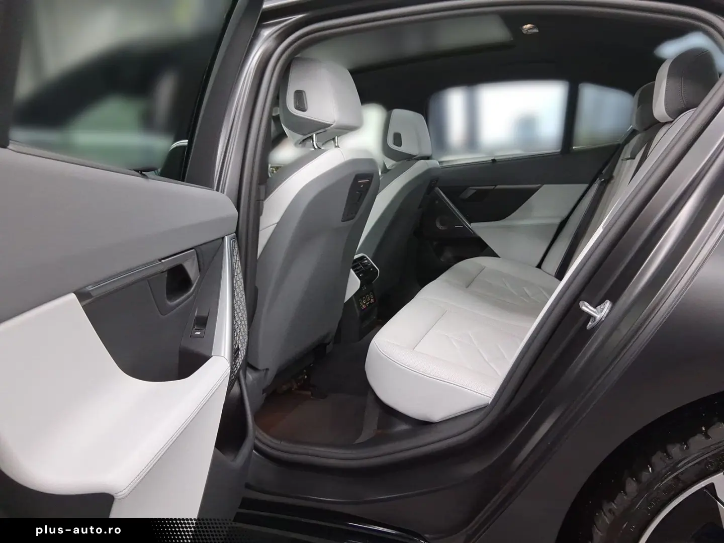 BMW 550e xDrive Limousine FrozenDeep DrivAssProf Par