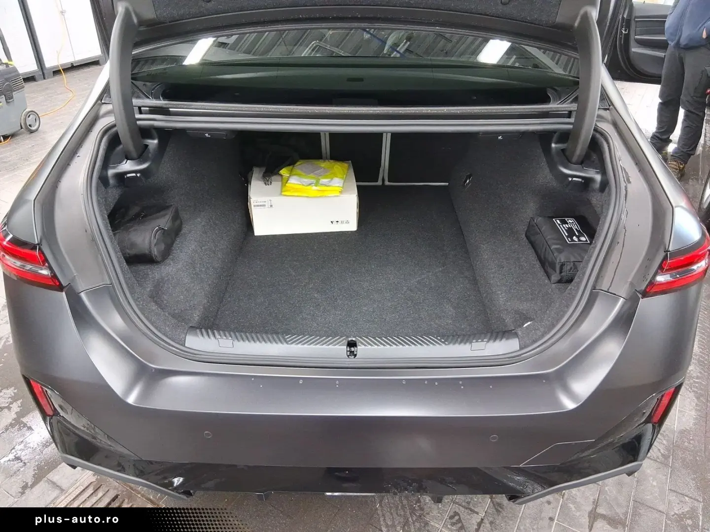 BMW 550e xDrive Limousine FrozenDeep DrivAssProf Par