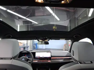 BMW 550e xDrive Limousine FrozenDeep DrivAssProf Par