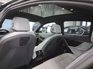 BMW 550e xDrive Limousine FrozenDeep DrivAssProf Par