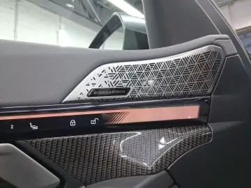 BMW 550e xDrive Limousine FrozenDeep DrivAssProf Par