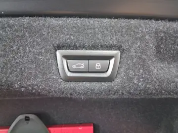 BMW 550e xDrive Limousine FrozenDeep DrivAssProf Par