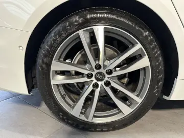 AUDI A6 Avant 40 TDI S-Line Black NAV LED AHK PANORAM