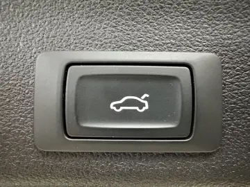 AUDI A6 Avant 40 TDI S-Line Black NAV LED AHK PANORAM