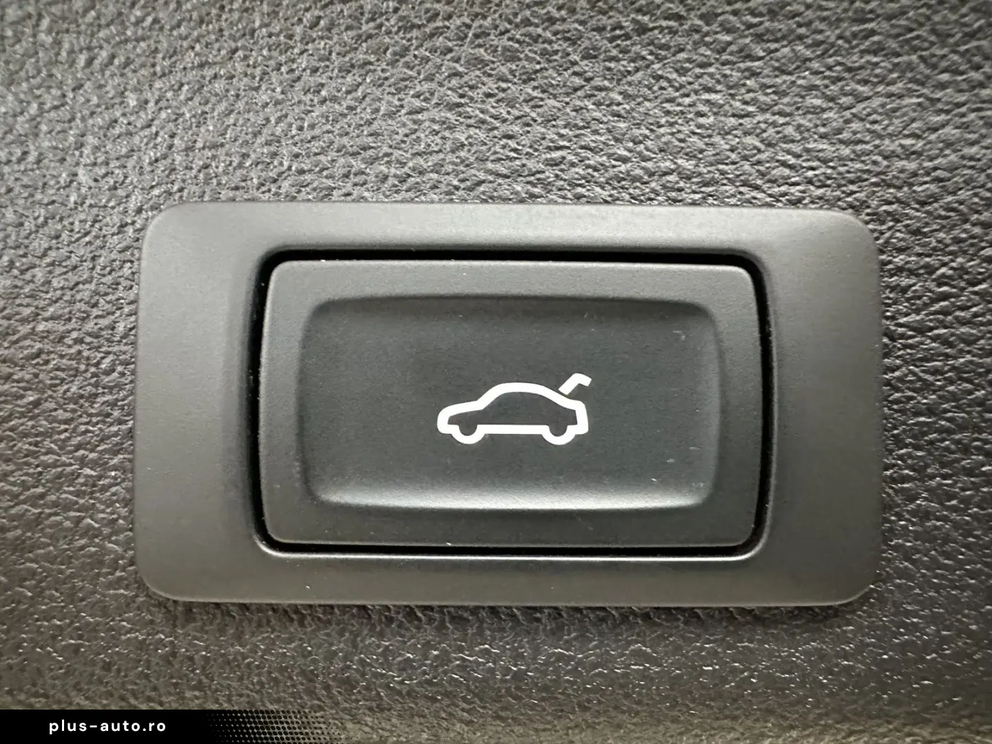 AUDI A6 Avant 40 TDI S-Line Black NAV LED AHK PANORAM