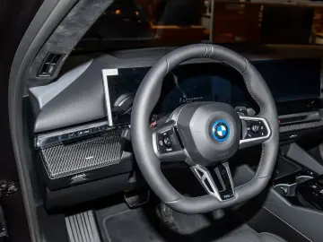 BMW 550 e xDrive M Sport Pro 21